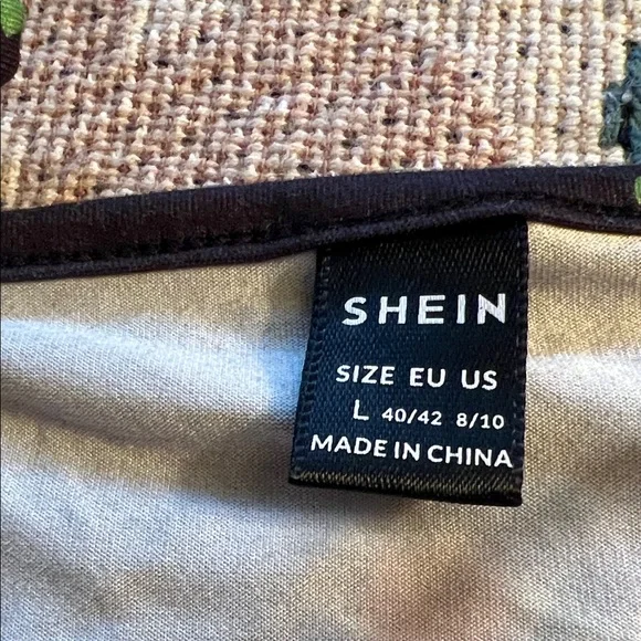 #1018+Cherry Print Black Crop Top - Picture 5 of 8